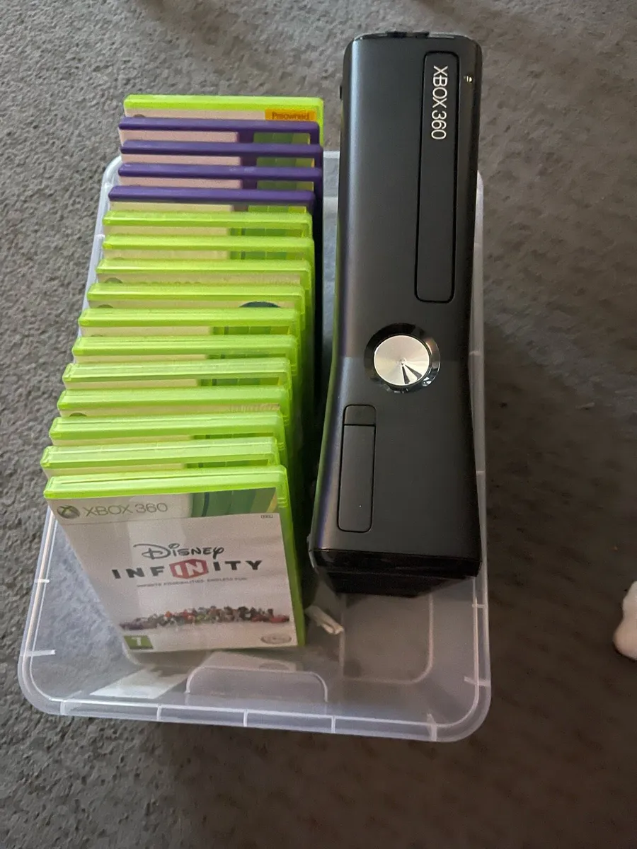 Xbox 360 with 16 games - Image 1