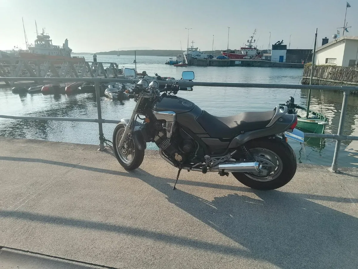 YAMAHA  FZX 750 1987 - Image 1
