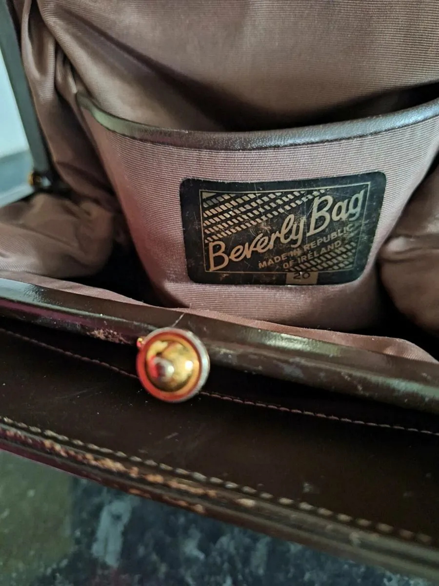 Genuine vintage Beverly leather handbag - Image 4