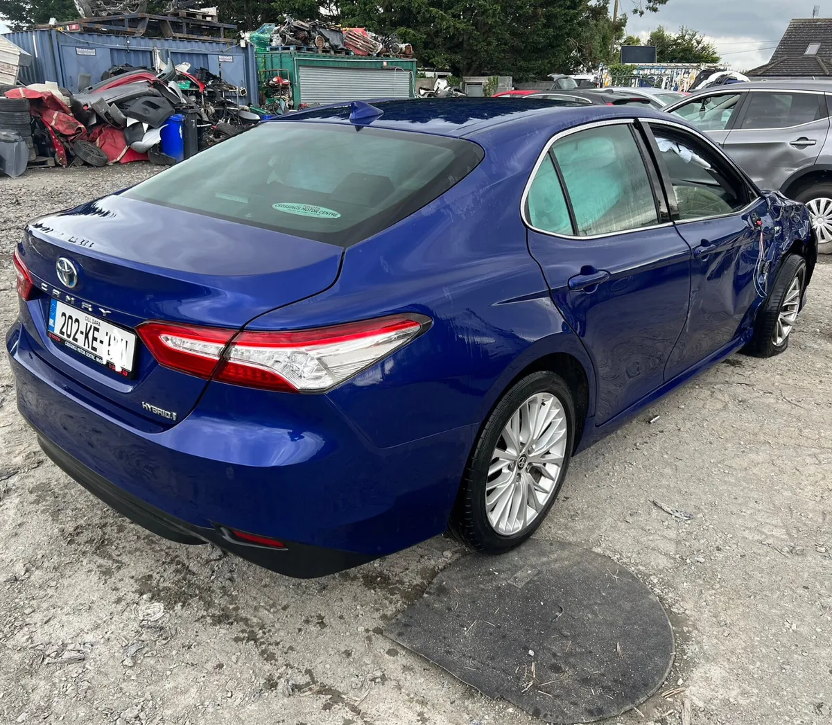 2020 Toyota Camry Platinum 2.5 Hybrid - Image 2