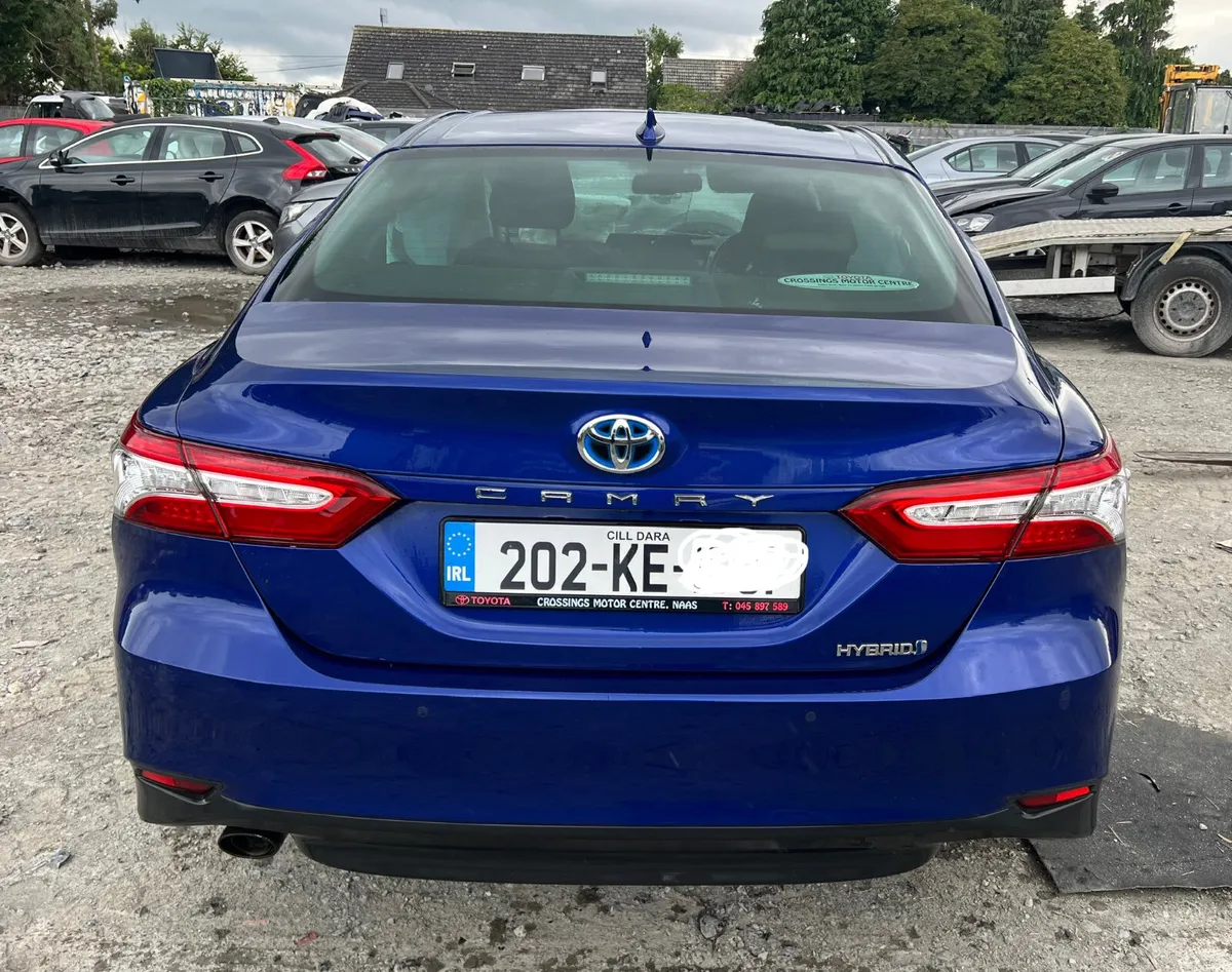 2020 Toyota Camry Platinum 2.5 Hybrid - Image 3