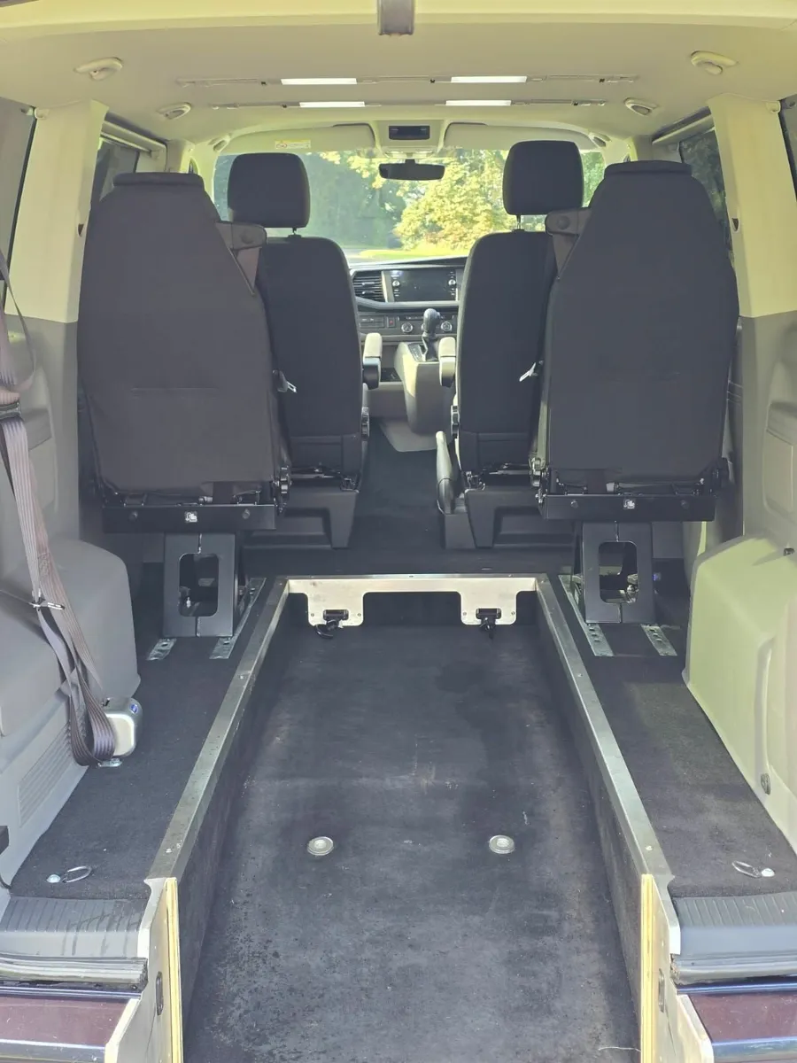 Volkswagen Transporter Shuttle 2022 - Image 2