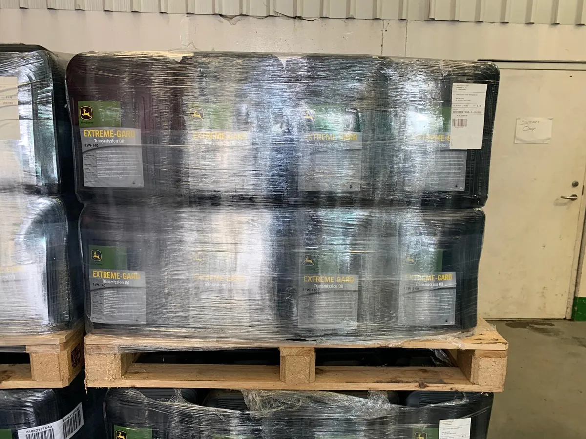 John Deere Extreme-Gard 85W-140 Transmission Oil - Image 1