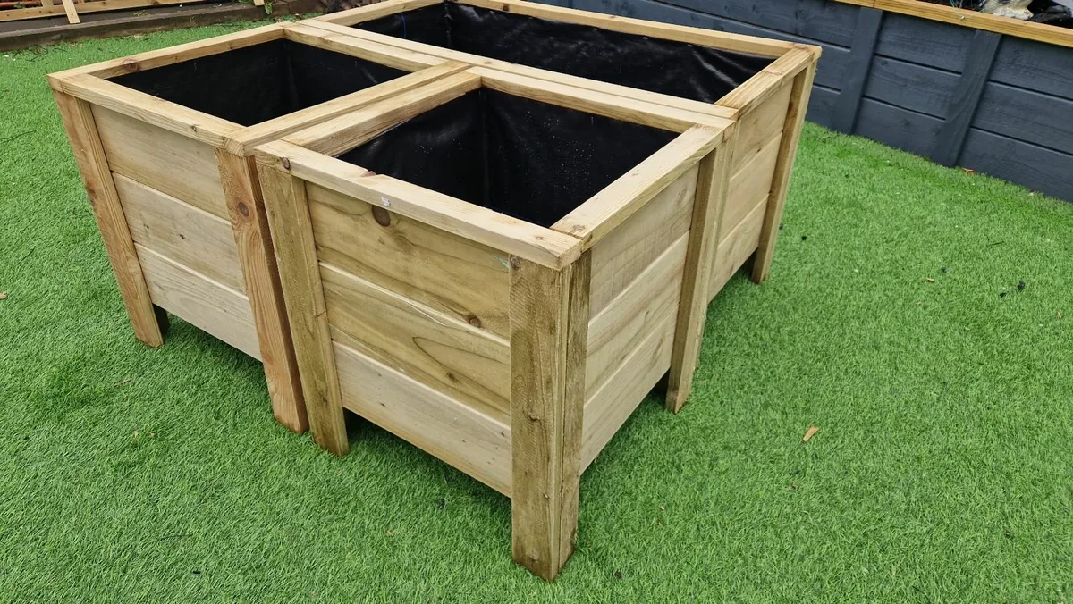 Set of planters - Image 2