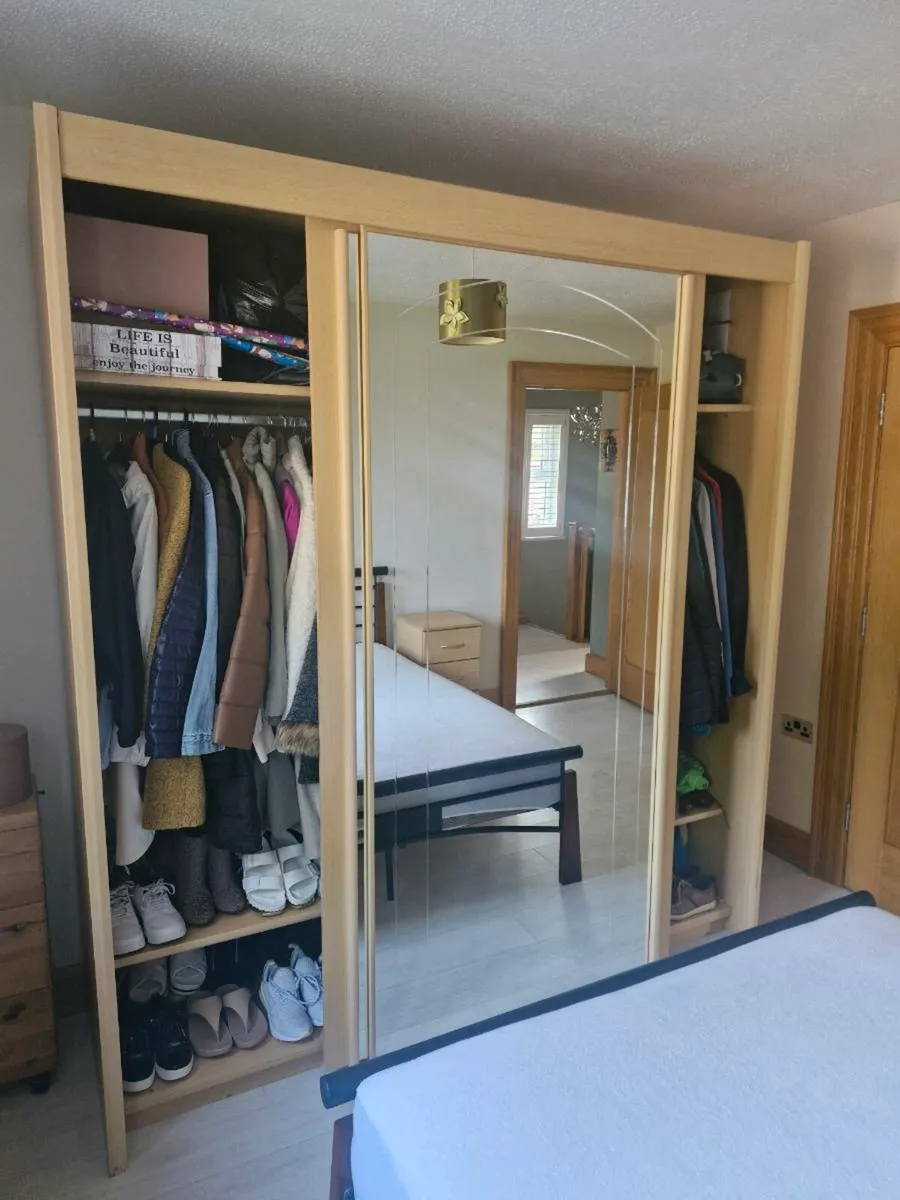 Sliding doors wardrobe - Image 2