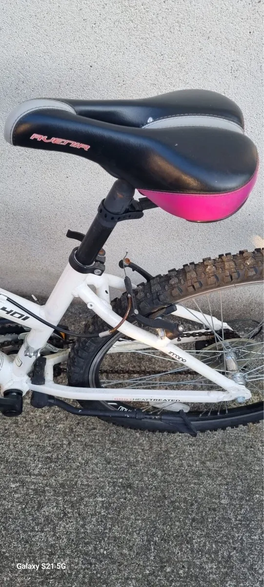 Girls 32” bike - Image 3