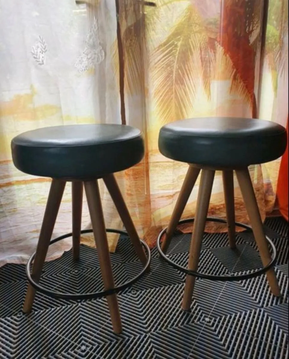 2 bar kitchen chairs stools - Image 1