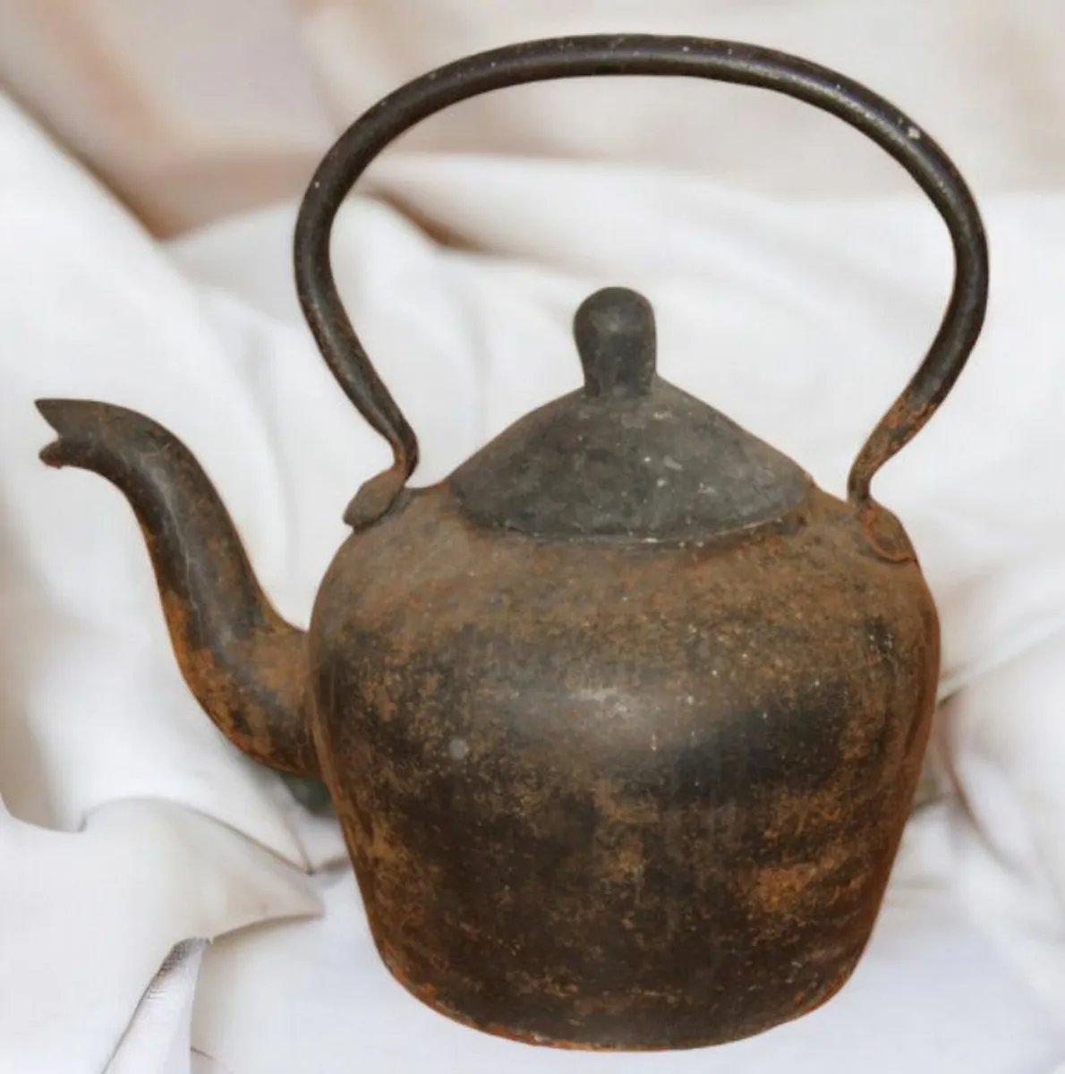Victorian Cast Iron Kettle - Image 3