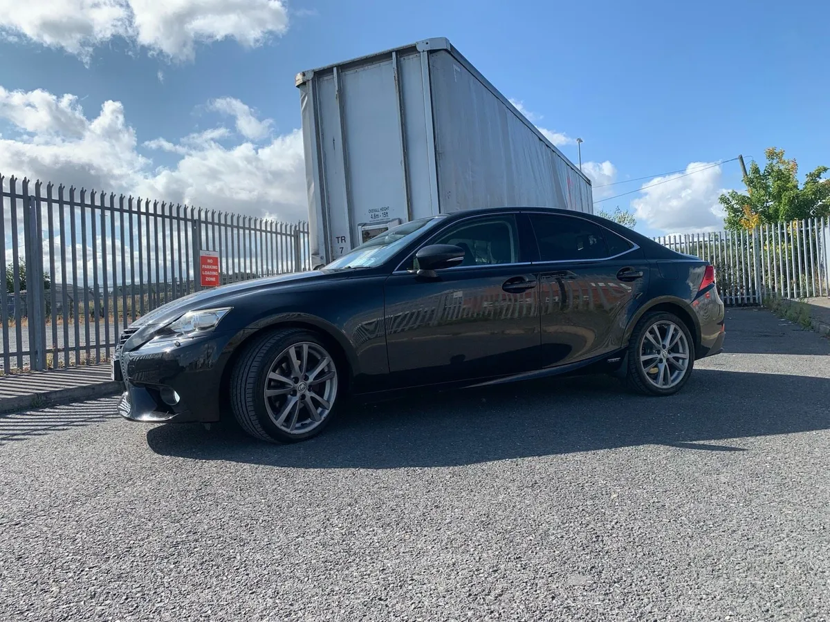 Lexus IS300H (only 140,000km) - Image 2