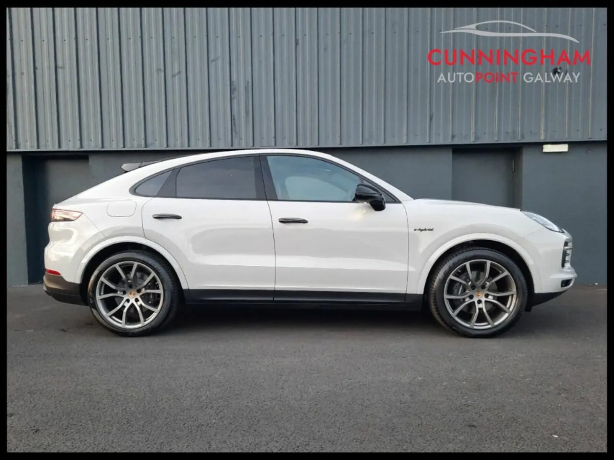Porsche Cayenne Coupe 3.0 V6 Platinum Edition e-hy - Image 3