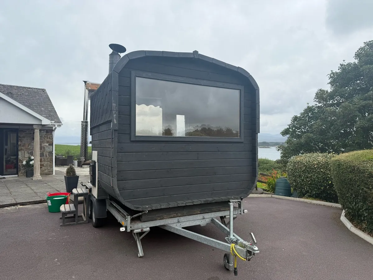 Mobile Sauna and Jacuzzi - Image 1