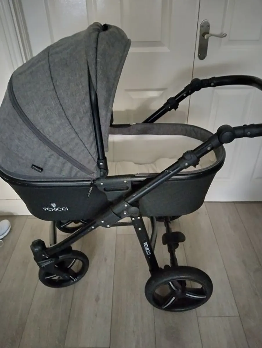 Venicci pram - Image 1