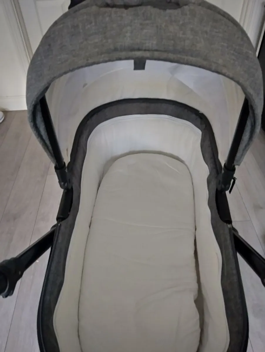 Venicci pram - Image 2