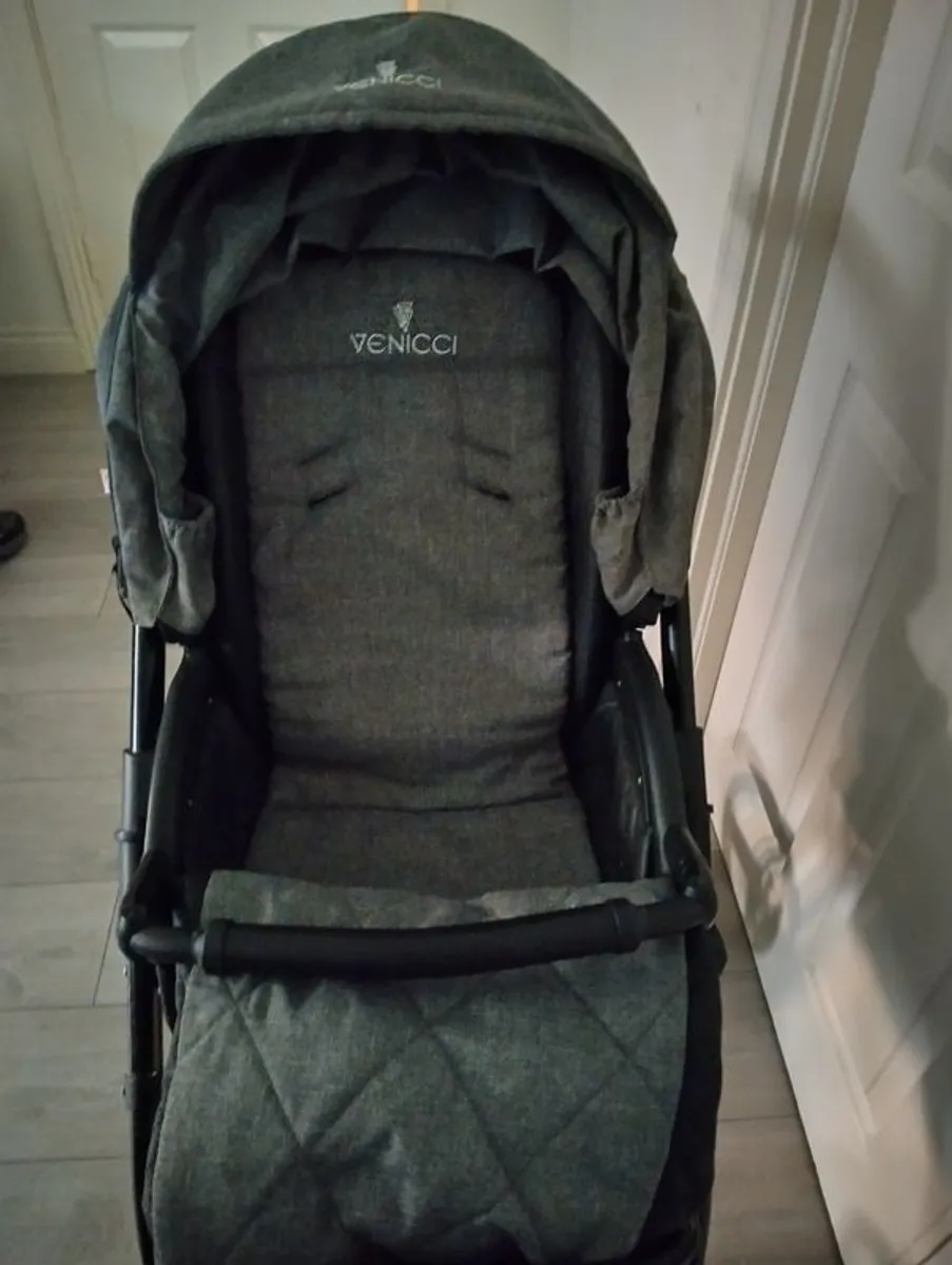 Venicci pram - Image 3