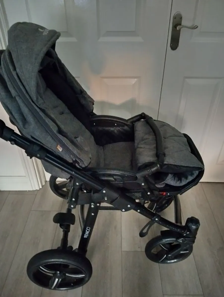 Venicci pram - Image 4