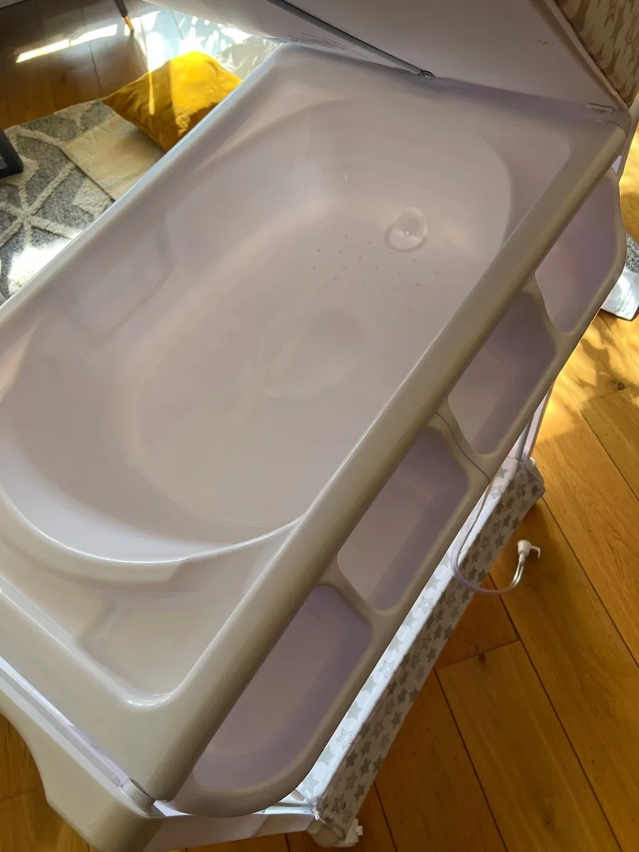 Bath and baby changing table like new!! - Image 3