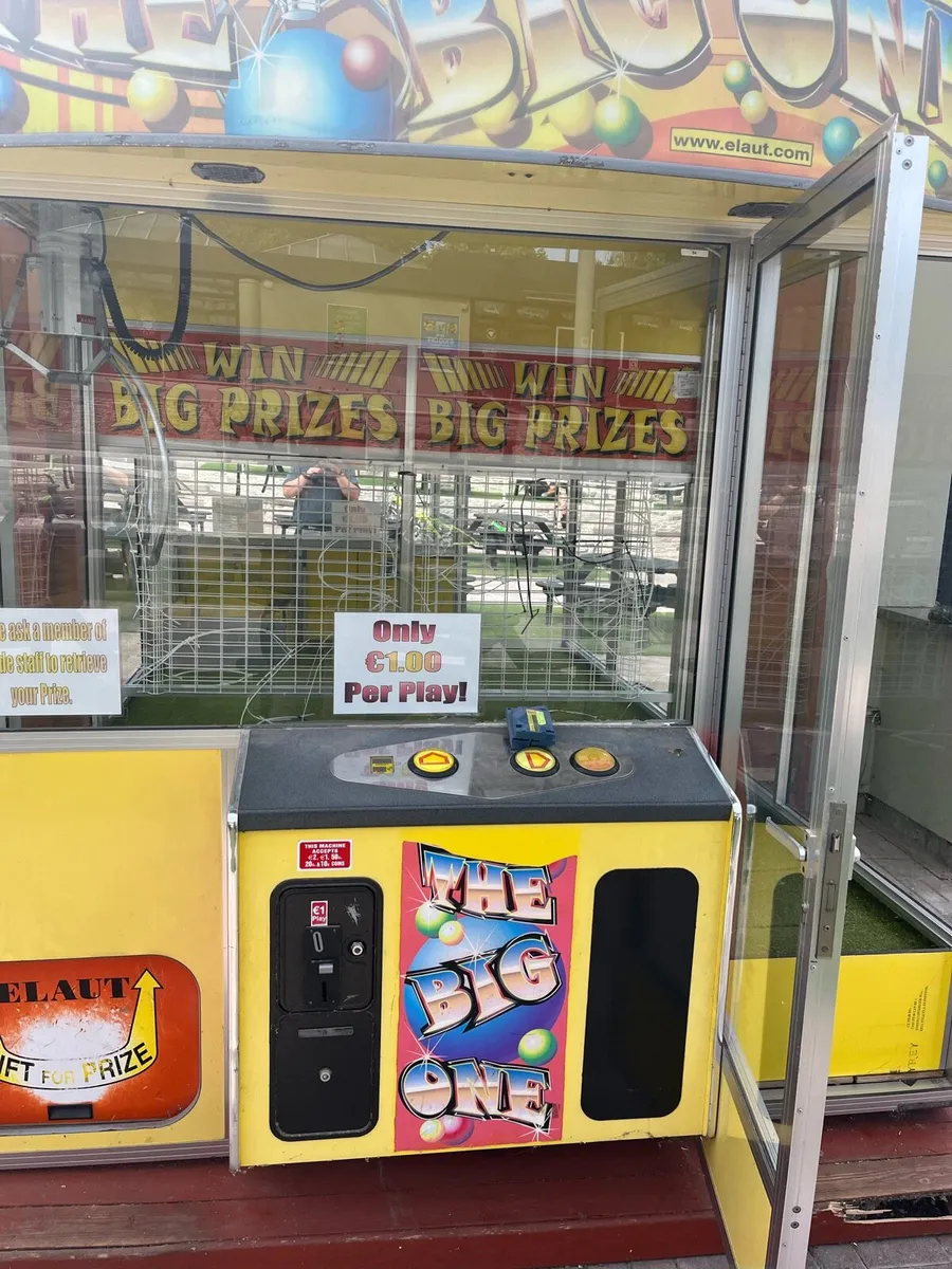 Elaut Big One Claw Machine - Image 3
