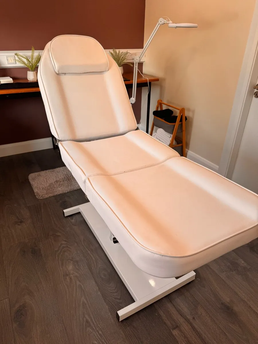 Massage therapist bed - Image 2