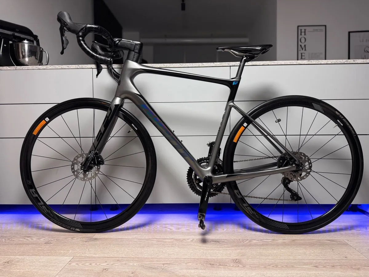 GIANT Defy Advanced PRO 2 Full Carbon Road Bike - Image 2