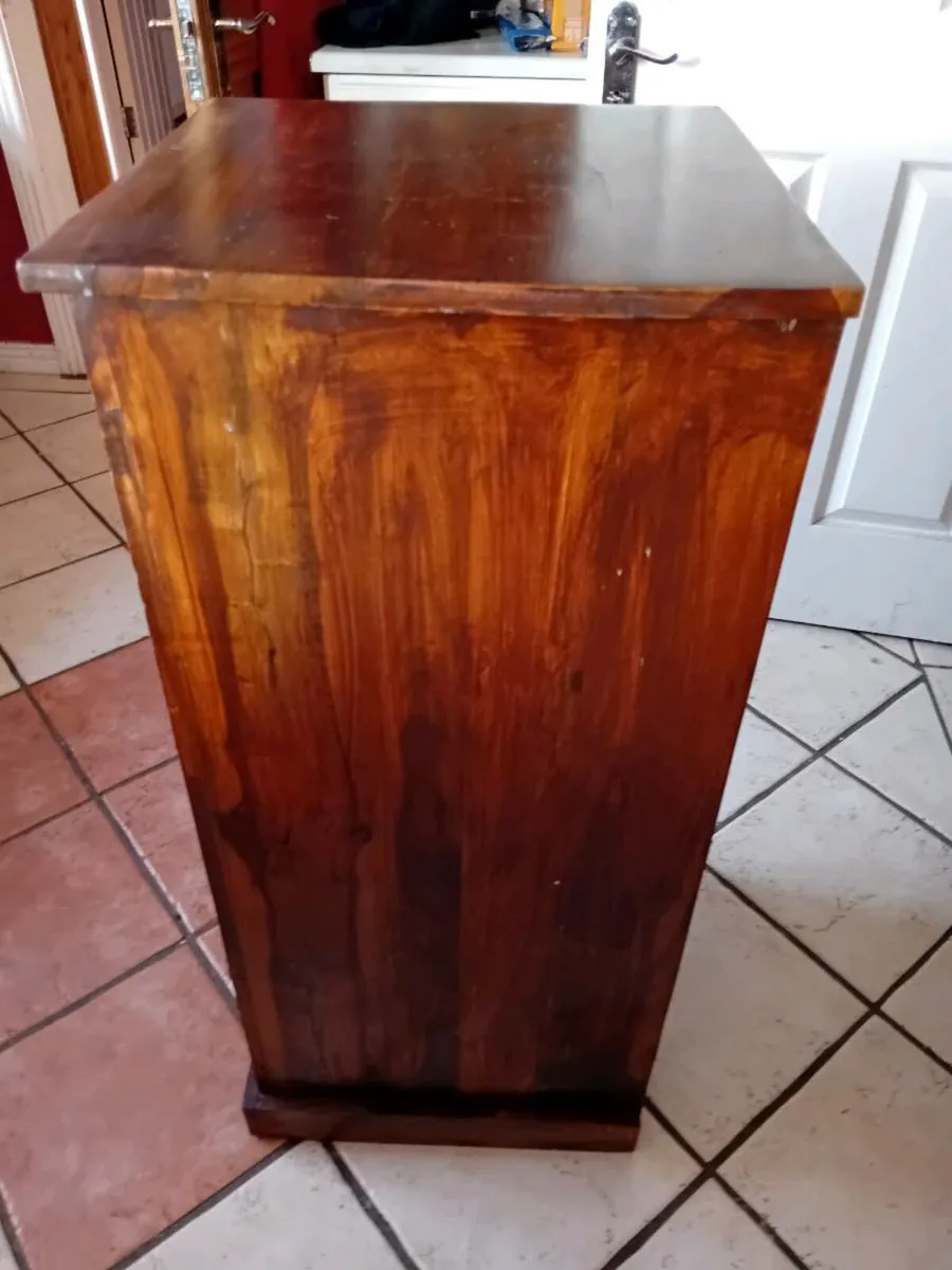 Small cabinet with glass windows - Image 2