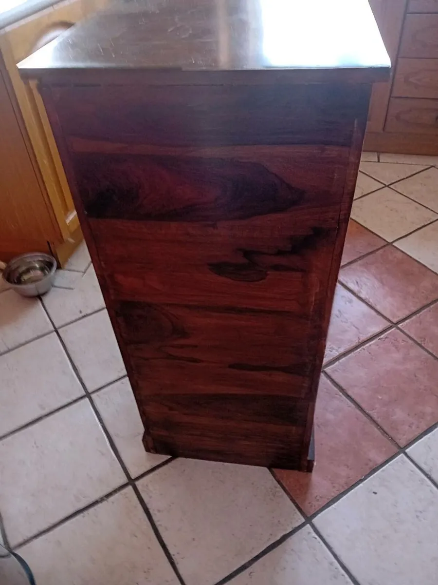 Small cabinet with glass windows - Image 3