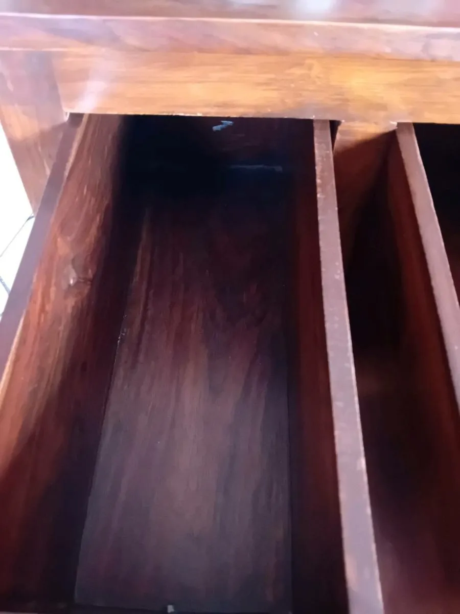 Small cabinet with glass windows - Image 4