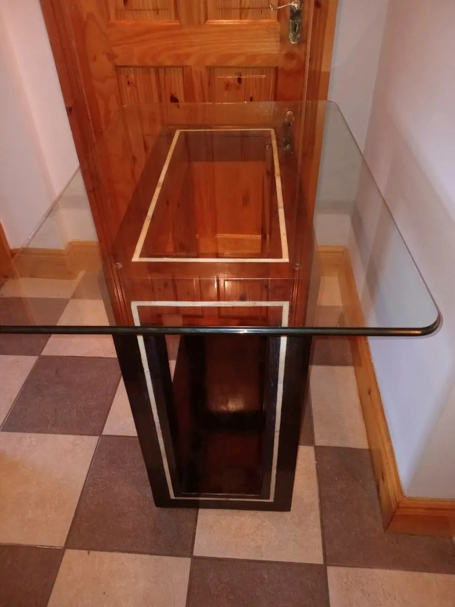 Marble and glass side table - Image 1