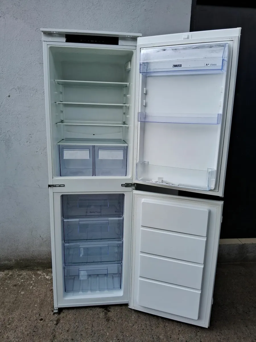 6 MOUNTH OLD INTEGRETED FRIDGE AND FREEZER - Image 4