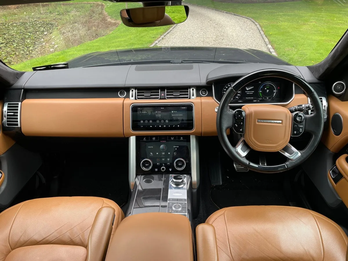 182 Range Rover Vogue SE P400 High Spec - Image 4