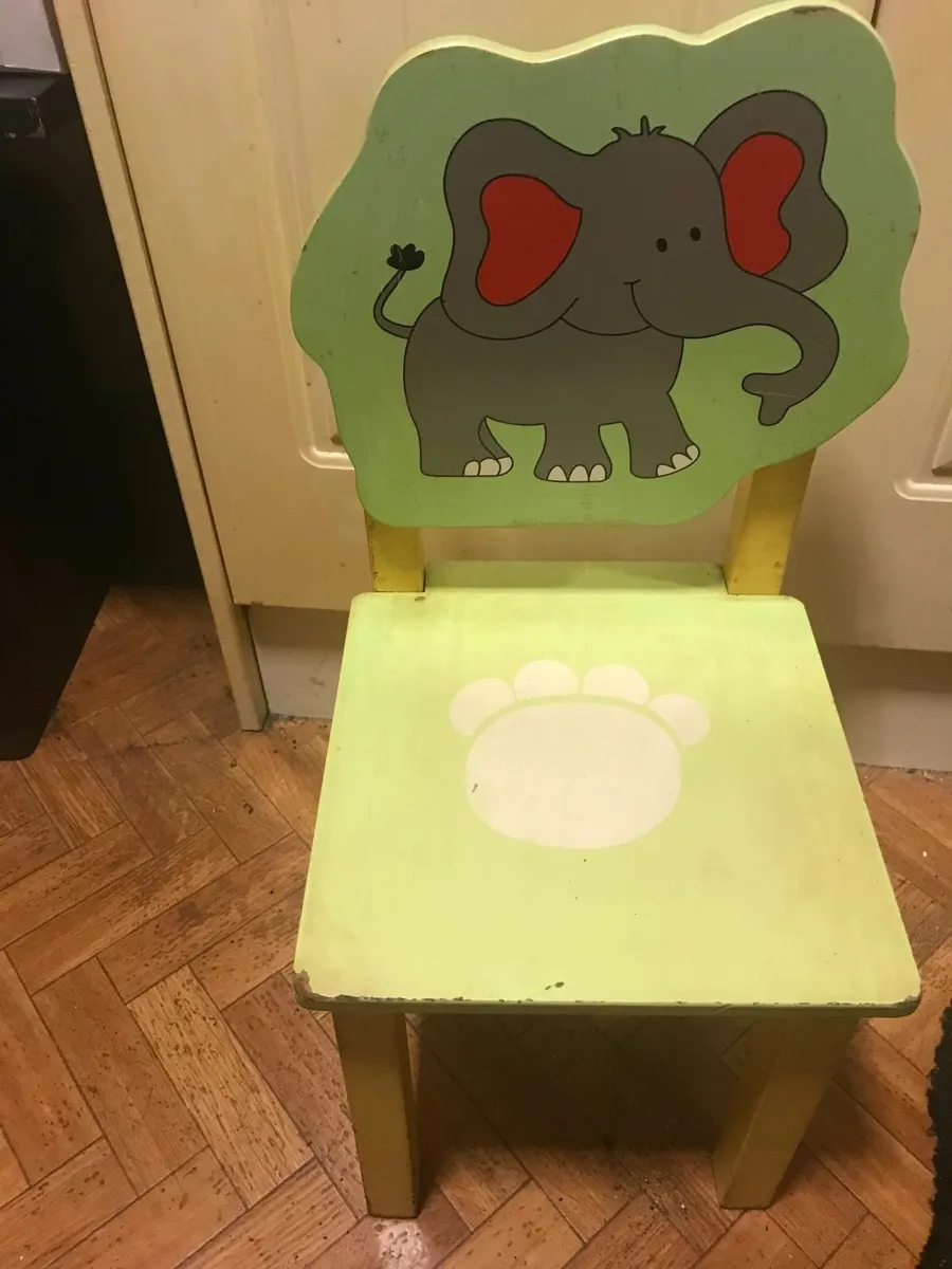 Mats, chopping boards, kid chair - Image 1