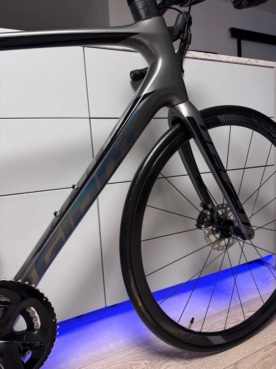 GIANT Defy Advanced PRO 2 Full Carbon Road Bike - Image 3