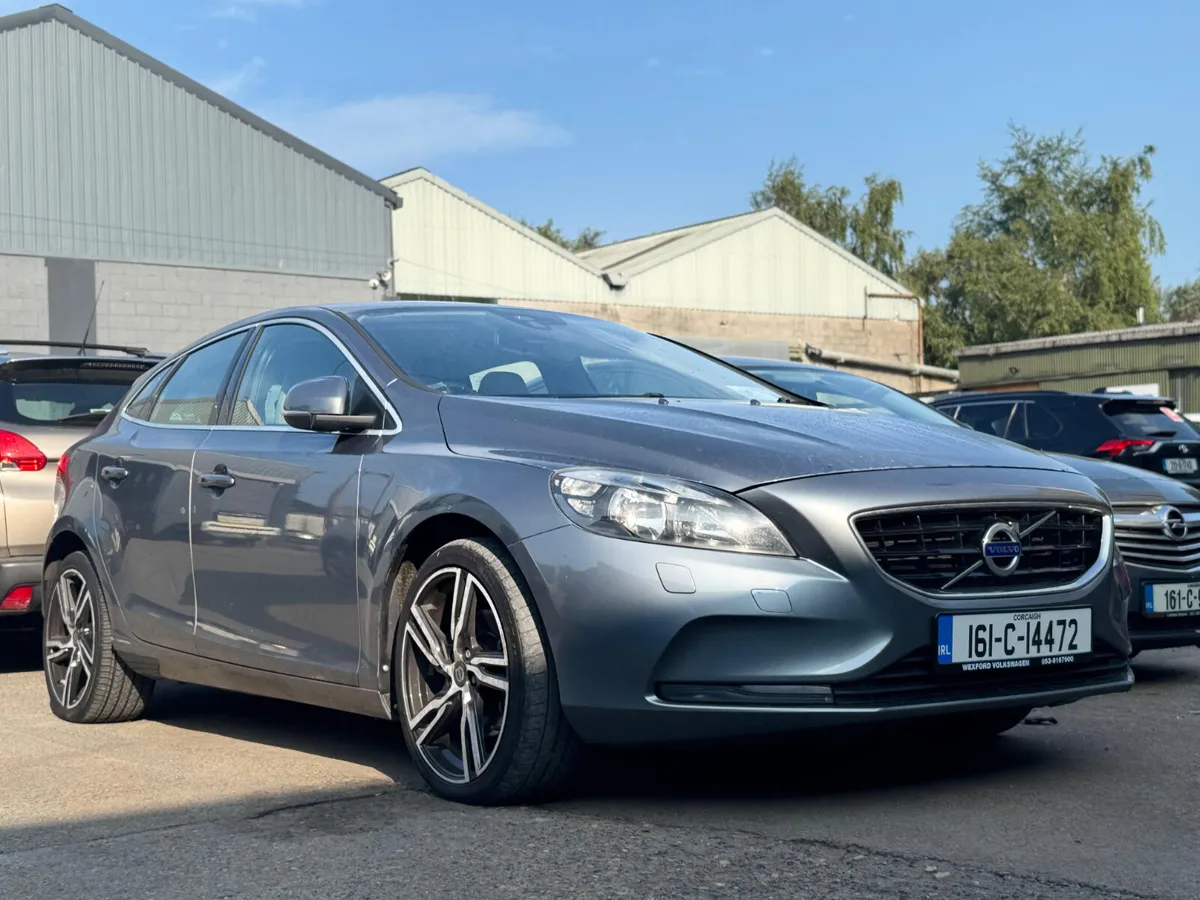 2016 VOLVO V40 D2 2.0 DIESEL LEATHER - Image 1
