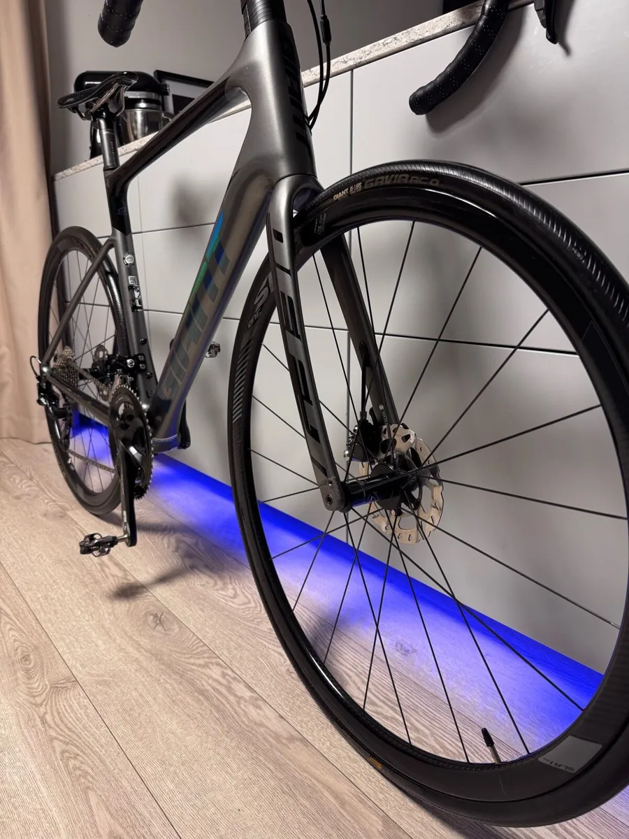 GIANT Defy Advanced PRO 2 Full Carbon Road Bike - Image 4
