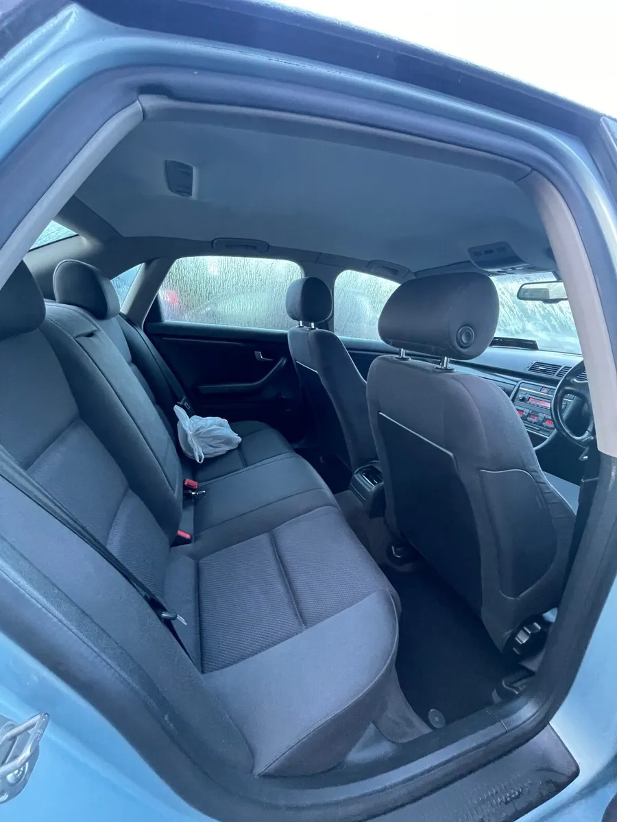 Audi A4 2003 - Image 2