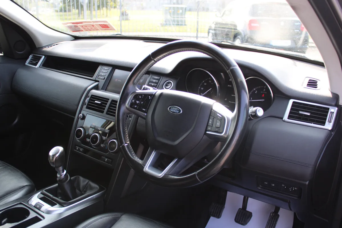 Land Rover Discovery Sport 2.0 Diesel - Image 2