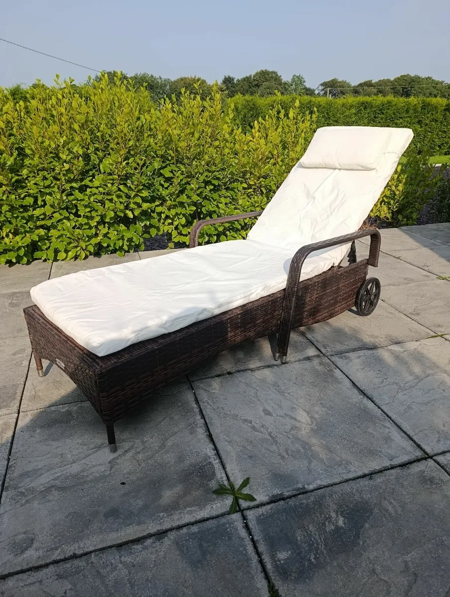 Rattan garden lounger - Image 1