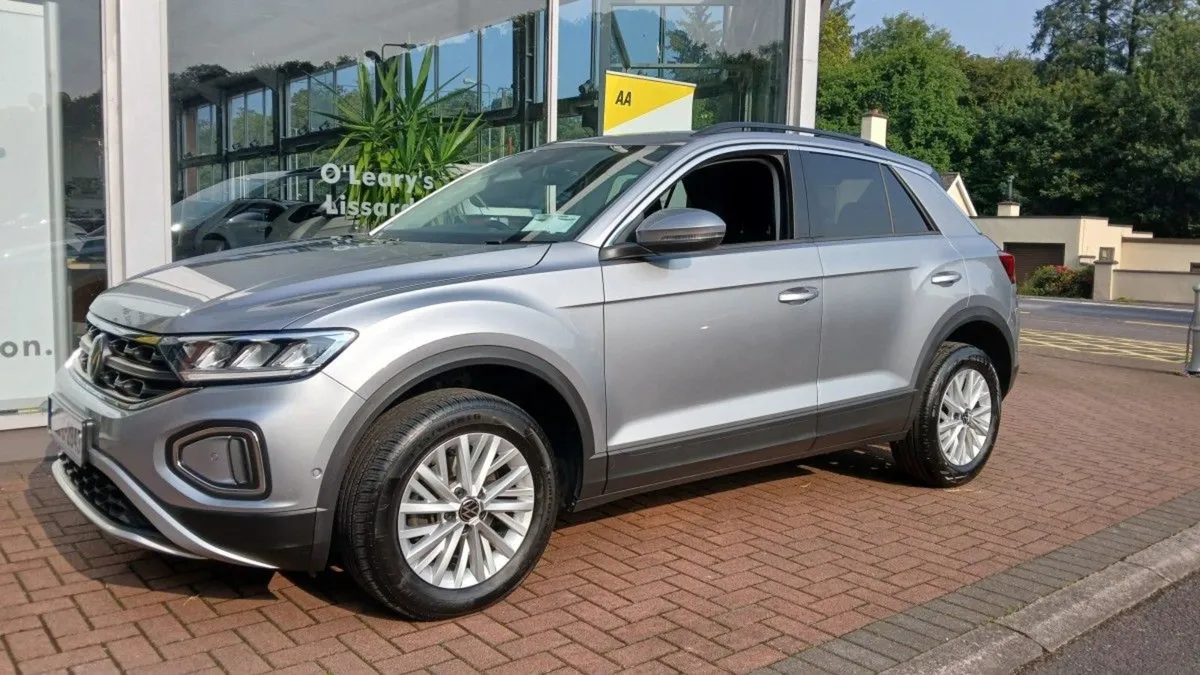 Volkswagen T-Roc 2.0 TDI 116HP Life  Rear Camera - Image 2
