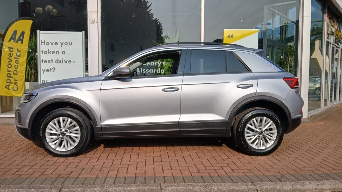 Volkswagen T-Roc 2.0 TDI 116HP Life  Rear Camera - Image 4