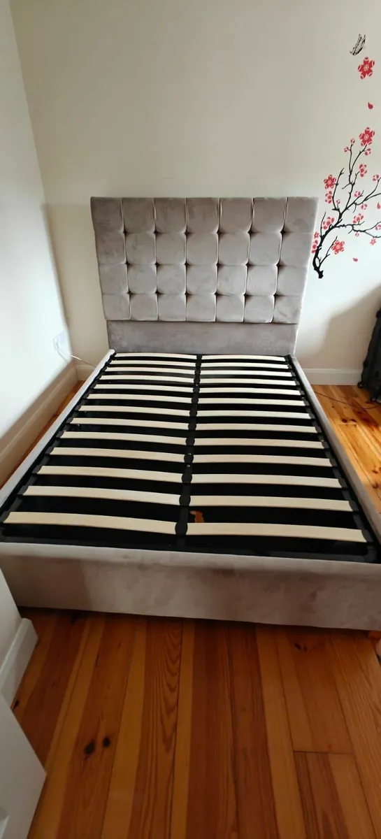 King size bed - Image 2
