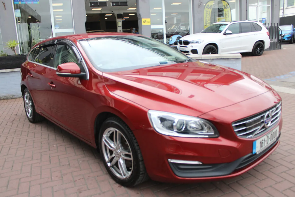 VOLVO  V60 2.0D4 SE LUXURY EDITION 5DR ESTATE AUTO - Image 2