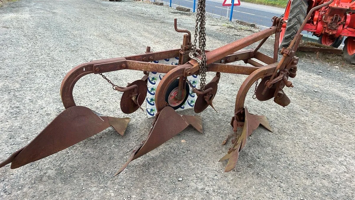 Massey Ferguson 3 Furrow Plough - Image 1