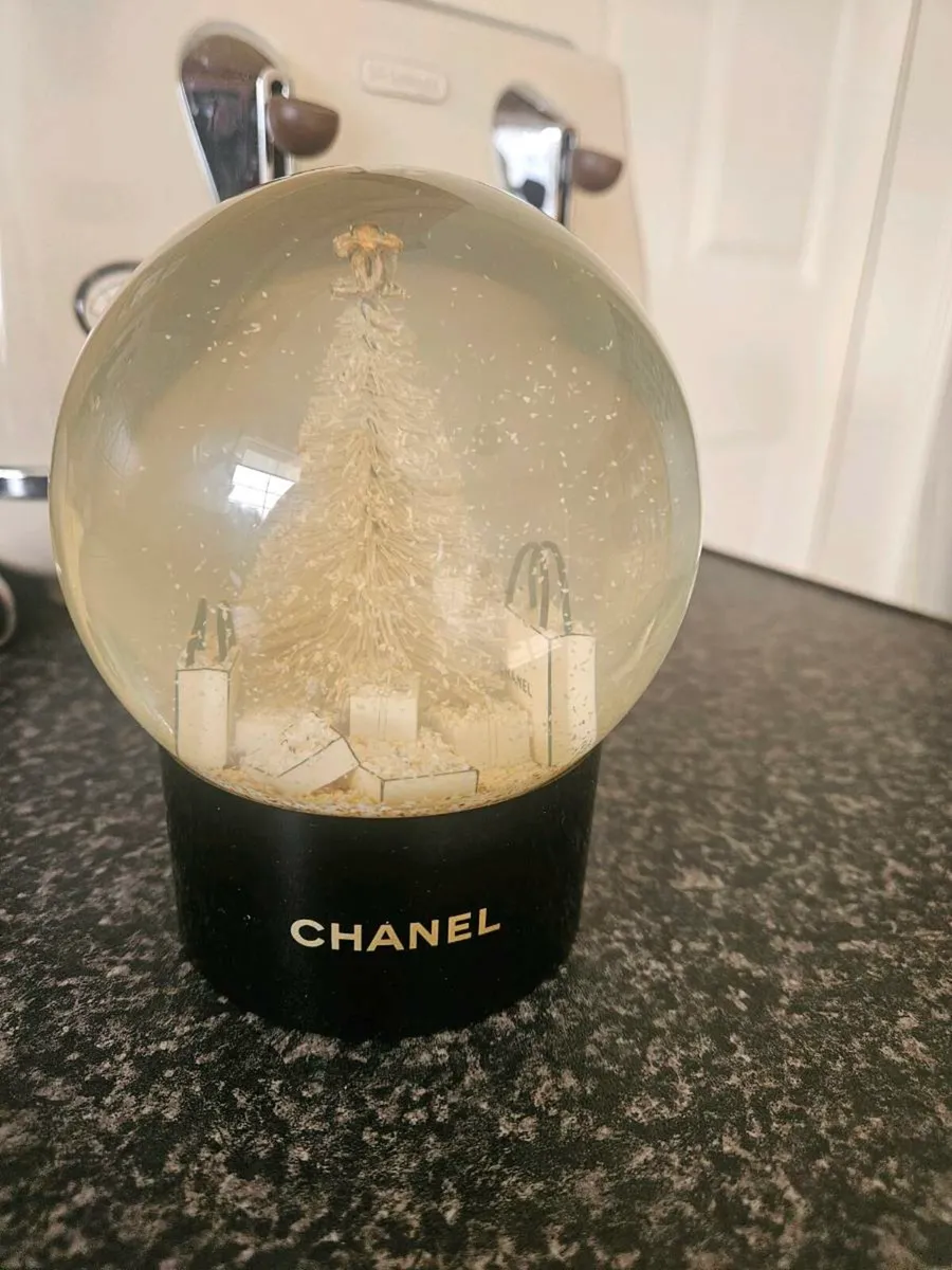 Chanel Snowglobe - Image 1