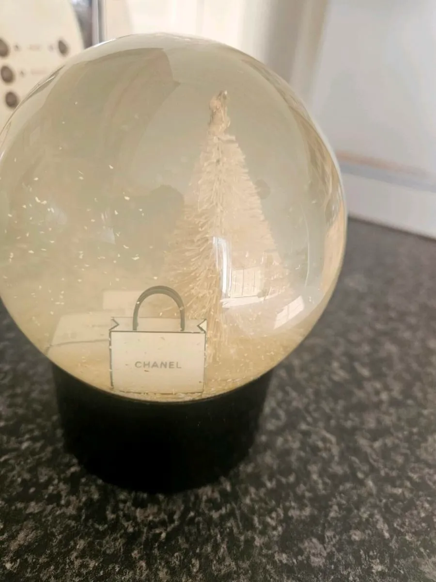 Chanel Snowglobe - Image 2