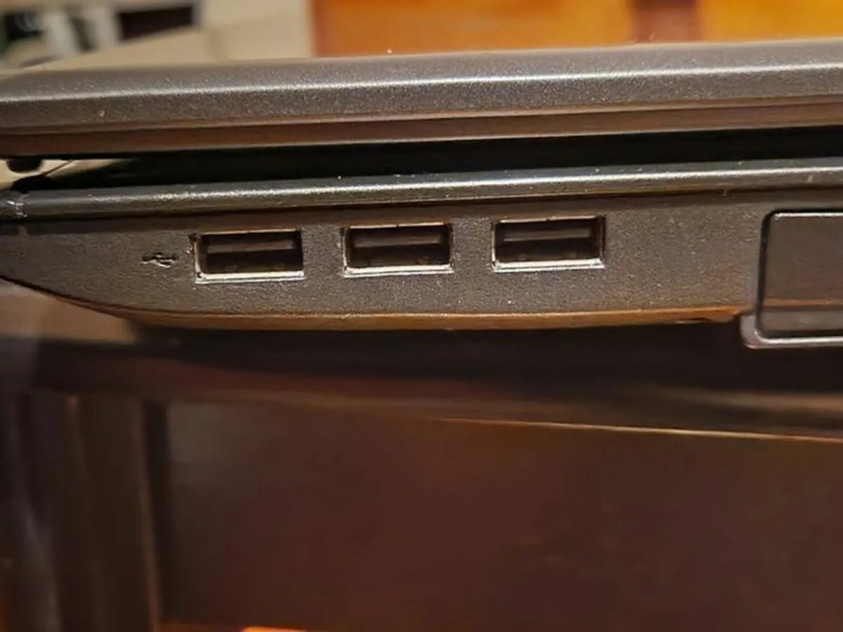 Fujitsu Esprimo V5535 Laptop, 1Terrabyte HDD - Image 3