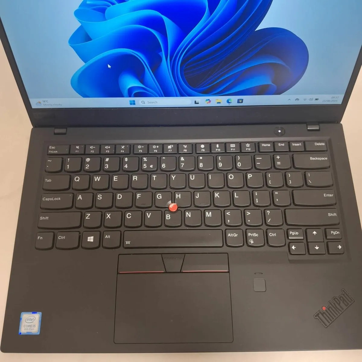 Lenovo ThinkPad X1 Carbon(6th Gen) i5-8250U Laptop - Image 1
