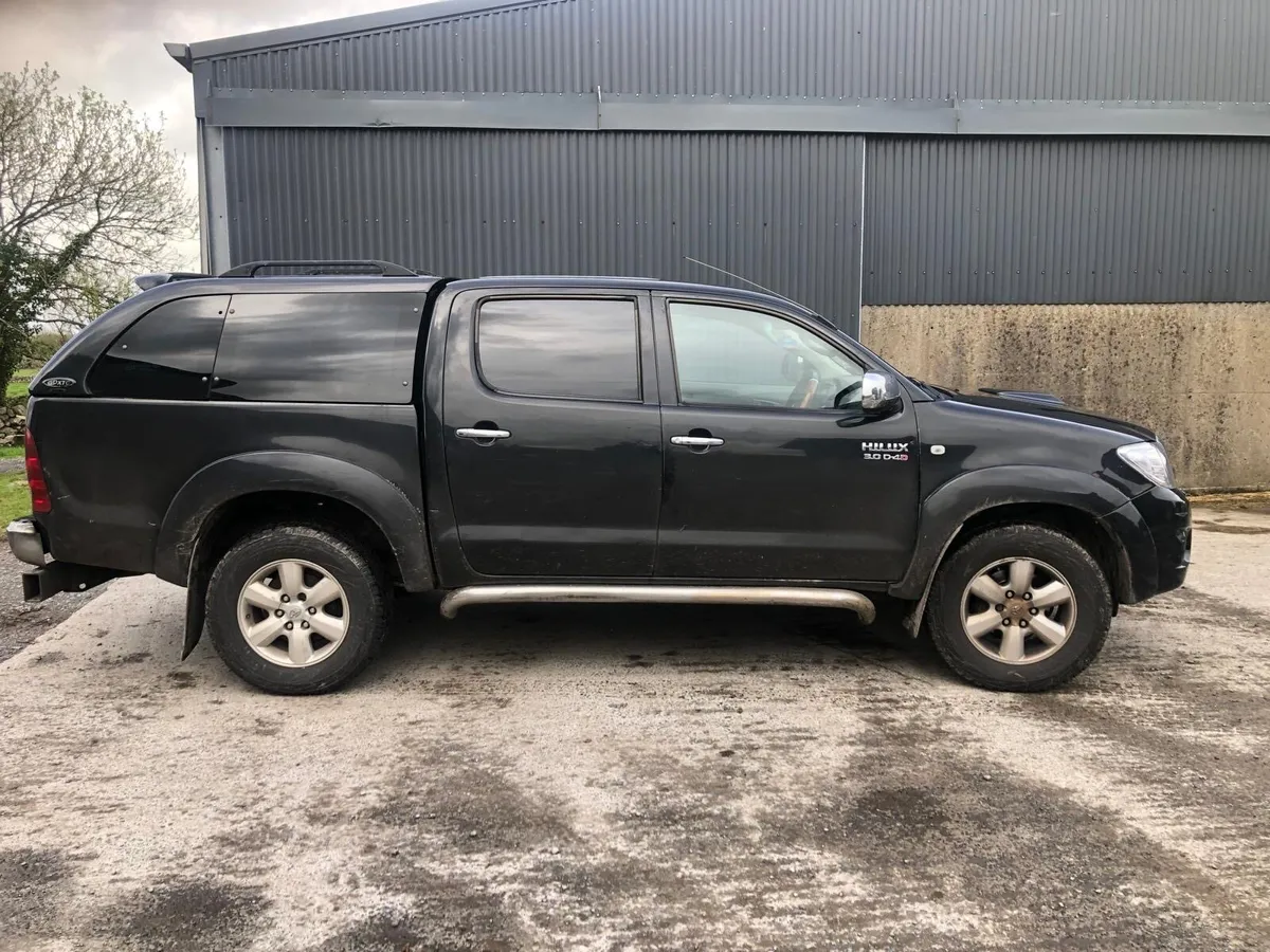 Toyota Hilux 3.0 Invincible - Image 3