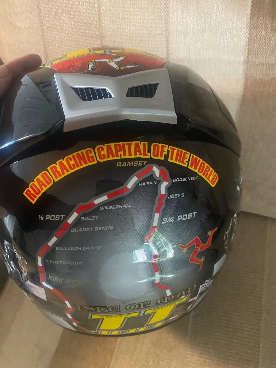 Isle of Man TT Nitro 2007 Helmet - Image 4