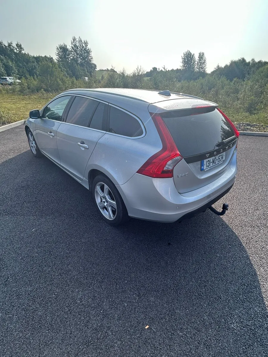 13 Volvo v60 - Image 2
