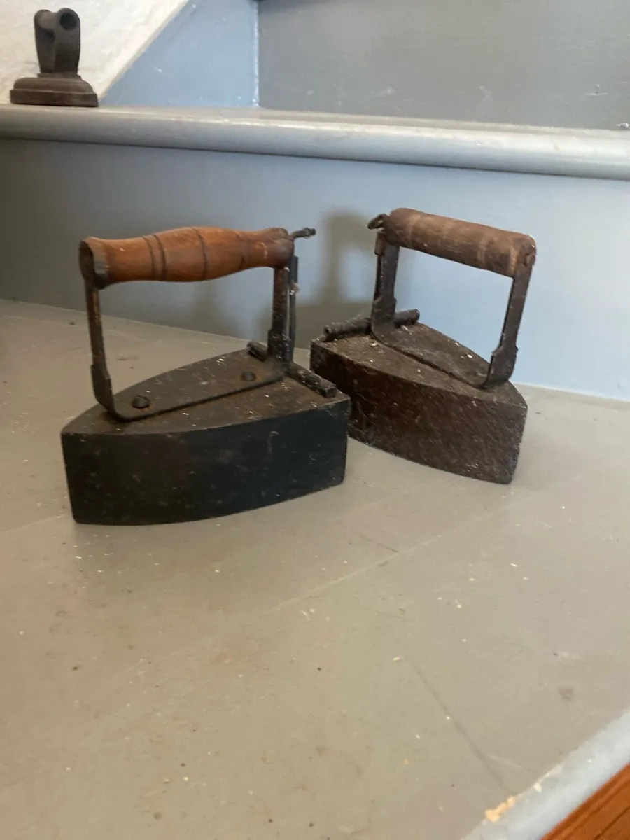 Antique iron - Image 1