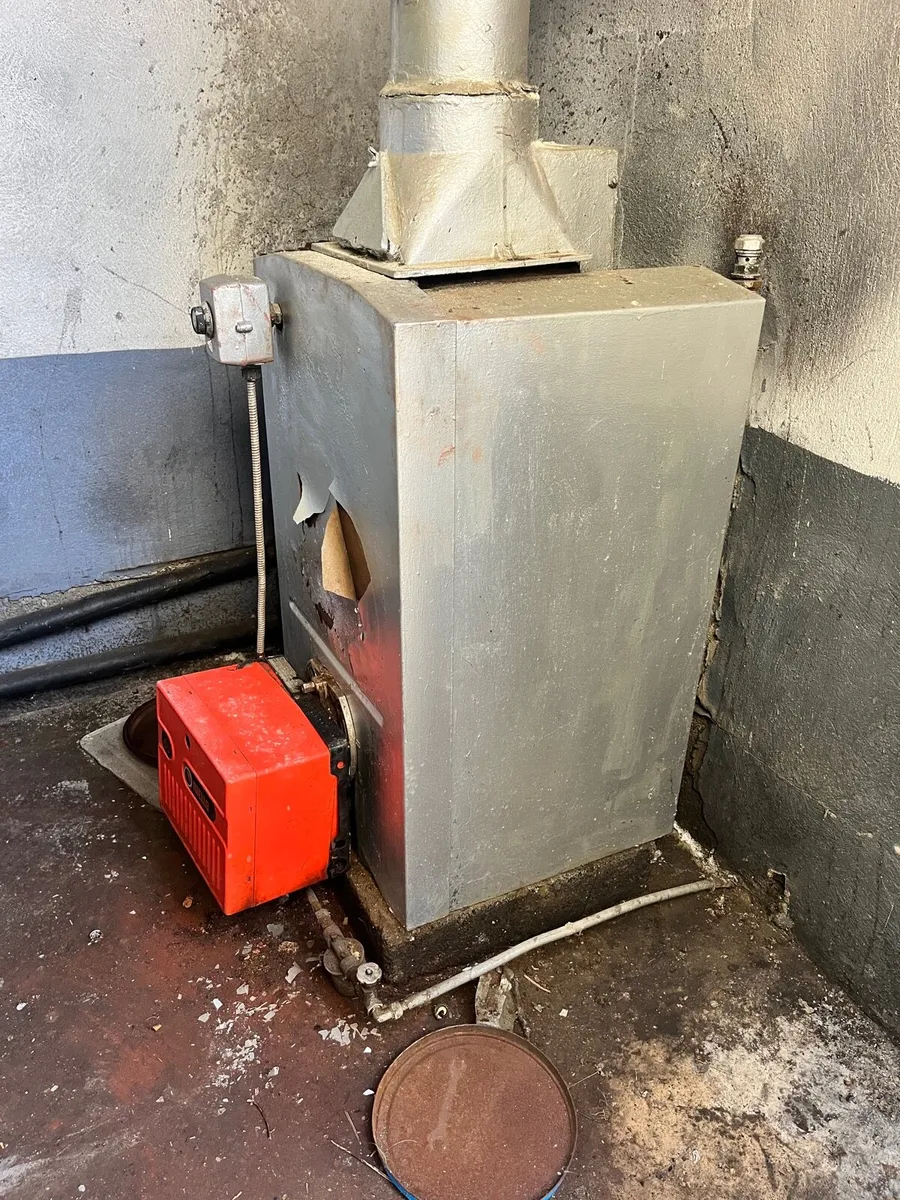 Oil tank and burner - Image 2